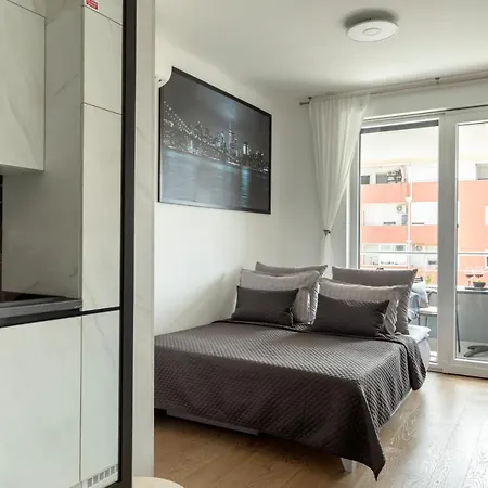 アパート Elena Ekolu *