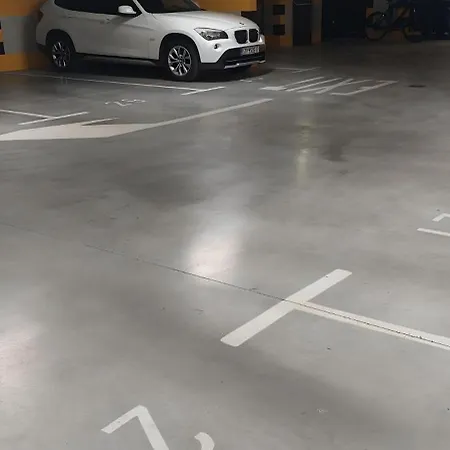 アパート Elena Ekolu