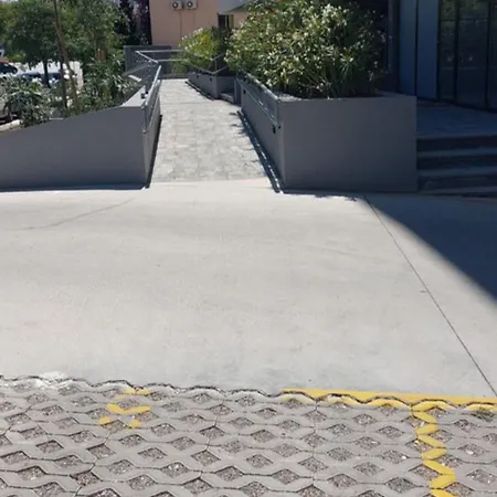 Elena Ekolu アパート *